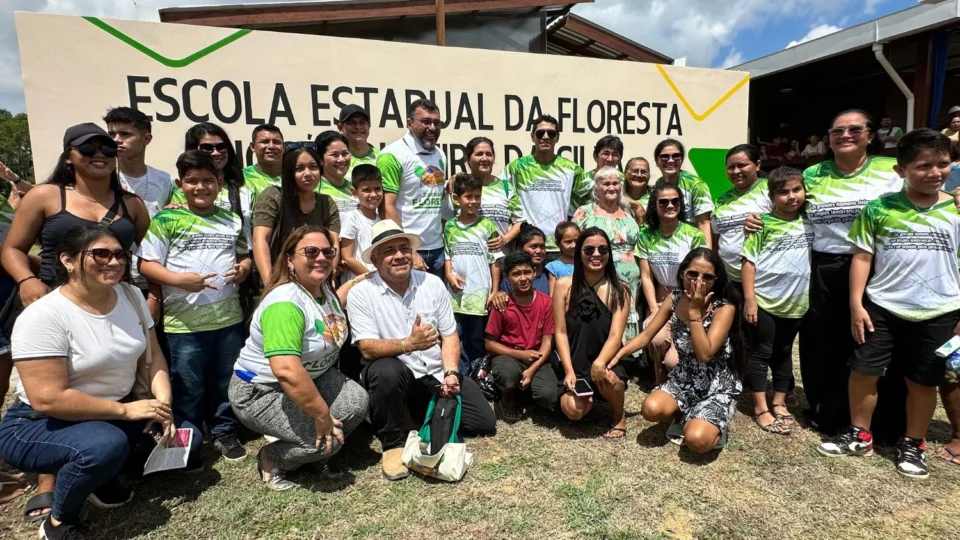 Wilson Lima inaugura primeira “Escola da Floresta” na RDS do Uatumã, no Amazonas