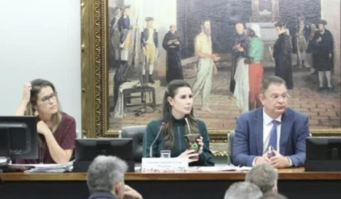 CCJ adia votação da PEC que limita decisões monocráticas do STF