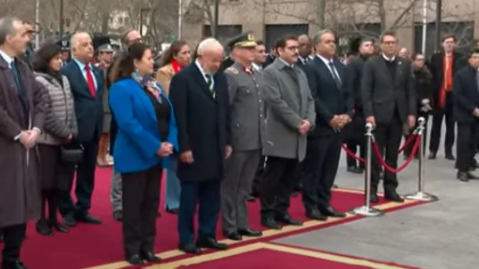 Muitas vaias: protestos marcam visita oficial de Lula ao Chile