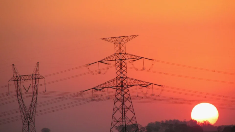 Justiça condena prefeitura de Manaus e Amazonas Energia por falha em fiscalização