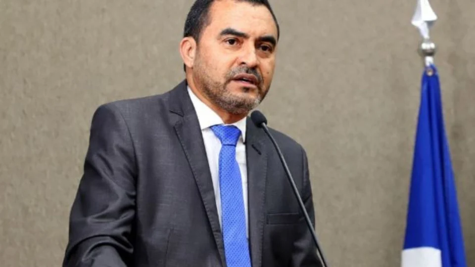 Governador do Tocantins é alvo da PF por suposto desvio de recursos durante pandemia