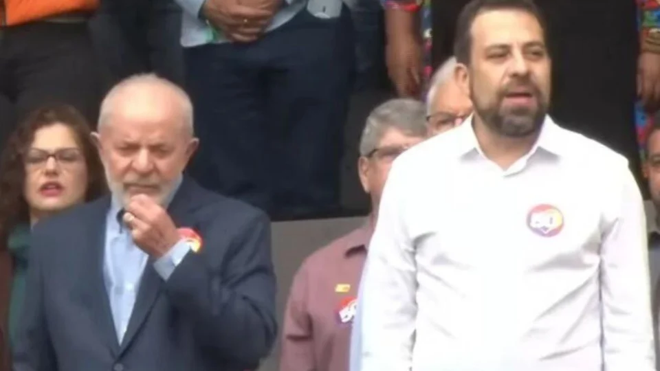 Ato com Boulos e Lula tem Hino Nacional em linguagem neutra: “Filhe teu”