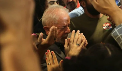 PT prepara cartilha para invadir igrejas evangélicas com o comunismo