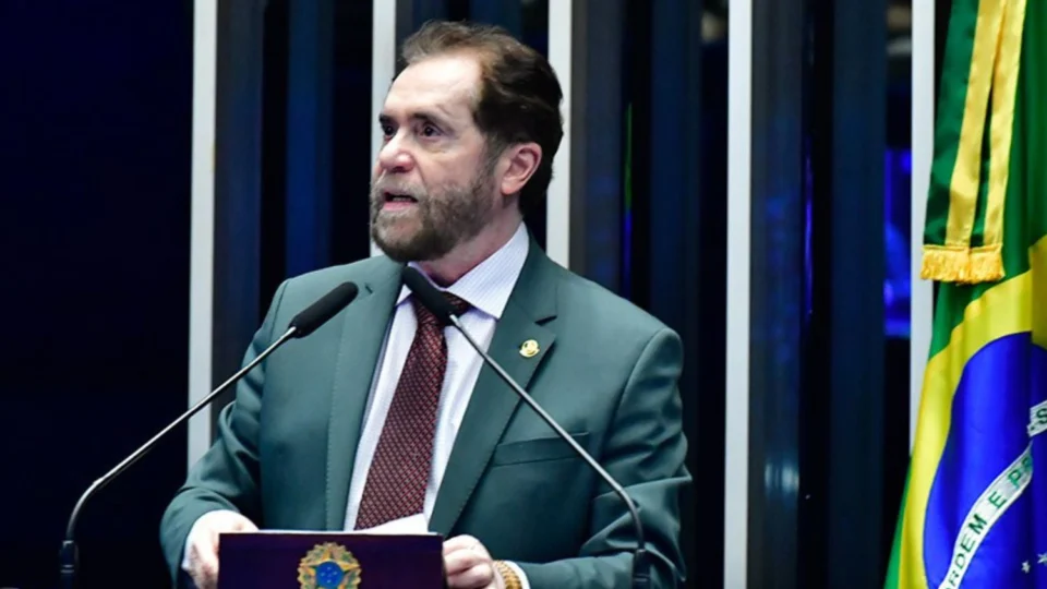 Plínio defende limite de mandato para STF e critica interferências no Legislativo