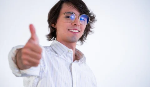 Amom lidera com folga na popularidade digital entre candidatos à Prefeitura de Manaus