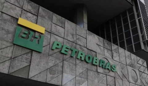 Investidores repercutem prejuízo recorde da Petrobras e dividendo controverso