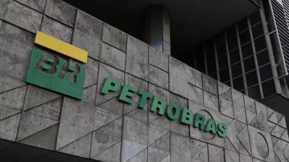 Investidores repercutem prejuízo recorde da Petrobras e dividendo controverso