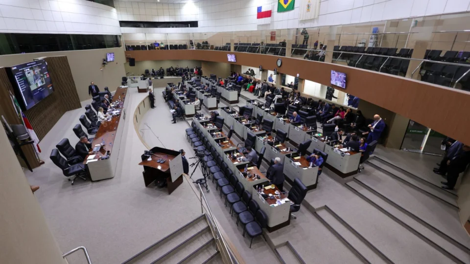 Vereadores criticam gestão da água em Manaus e cobram ação do prefeito David Almeida