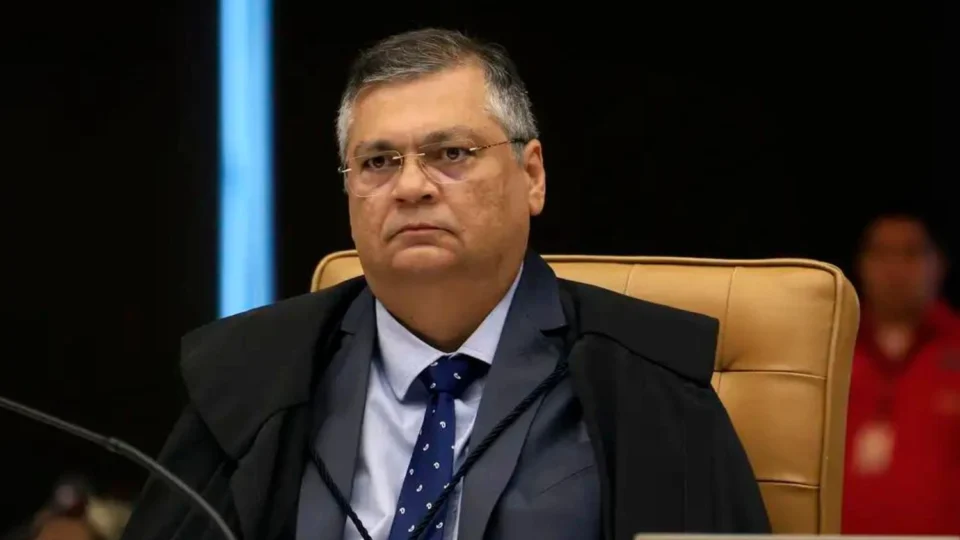 Orçamento secreto: Dino envia à PGR lista de possíveis irregularidades