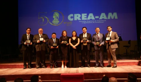 Em solenidade de 50 anos, Crea-AM homenageia autoridades e profissionais