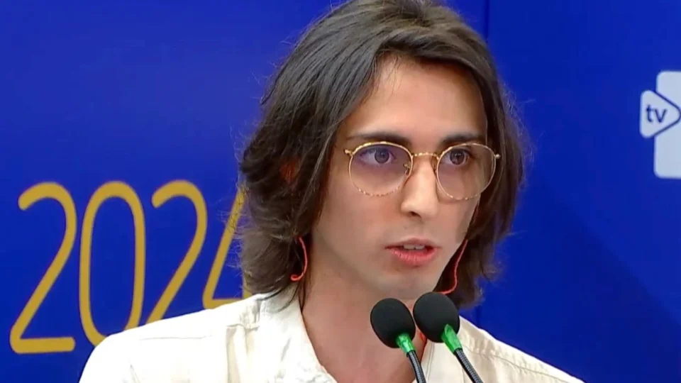 Durante debate, Amom destaca combate à corrupção em Plano de Governo