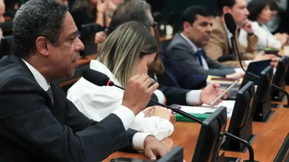 Projetos que limitam ação do STF avançam na Câmara dos Deputados