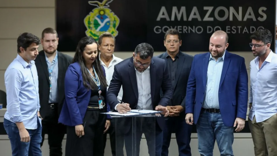 Wilson Lima assina convênio para implantação do Água Boa em 25 comunidades rurais