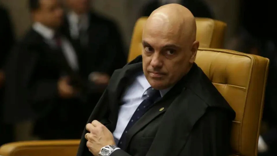 Moraes recua e suspende bloqueio de aplicativos de VPN