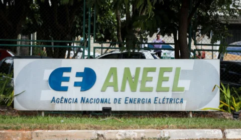 Aneel anuncia bandeira vermelha patamar 2 na conta de luz para o mês de setembro