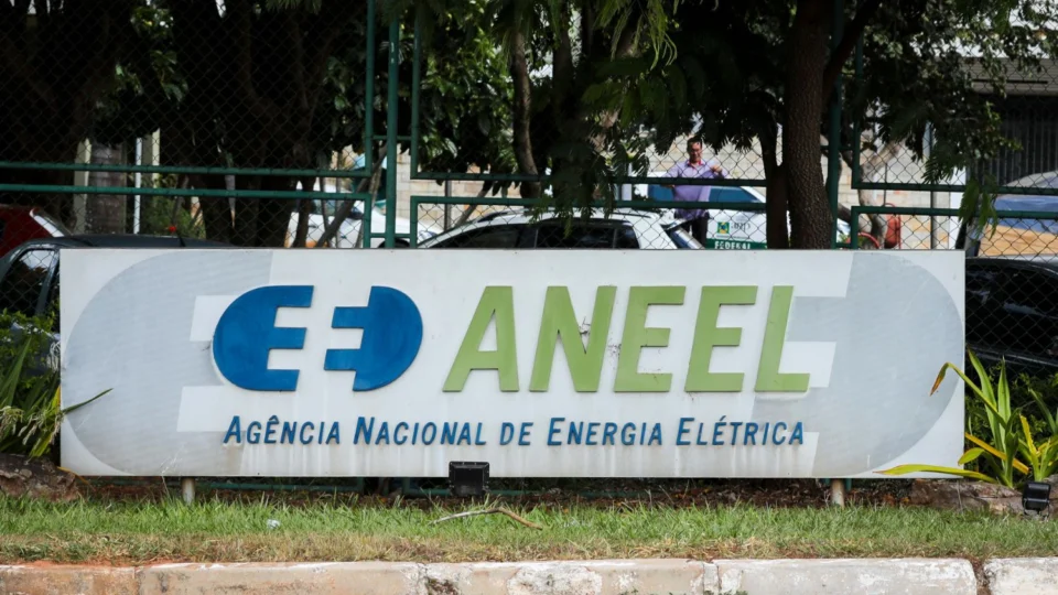 Aneel anuncia bandeira vermelha patamar 2 na conta de luz para o mês de setembro