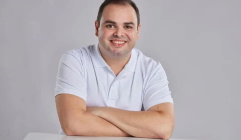 David se distancia de Amom e Cidade quase dobra intenções de voto em pesquisa