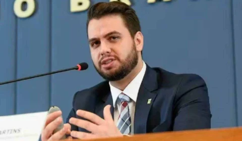 Alexandre de Moraes solta Filipe Martins, ex-assessor de Bolsonaro