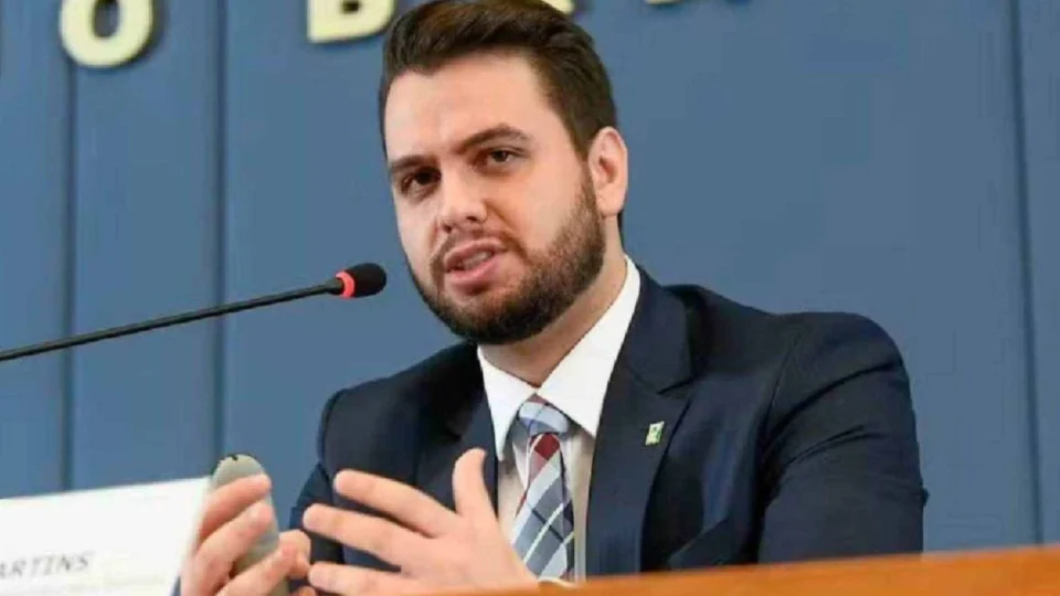 Alexandre de Moraes solta Filipe Martins, ex-assessor de Bolsonaro