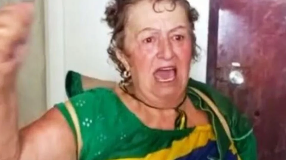 Atos do 8/1: Dino segue Moraes para condenar idosa a 17 anos de prisão