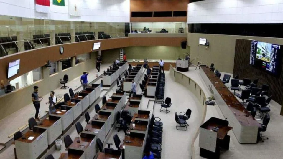 Vereadores cobram plano de contingência após incêndio causar caos em Manaus