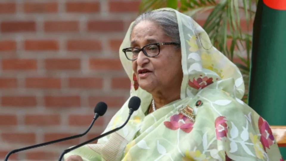 Premiê de Bangladesh renuncia e governo interino será formado