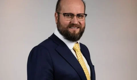 Dano moral por cestas de serviços bancários pode se arrastar por anos com recurso de bancos