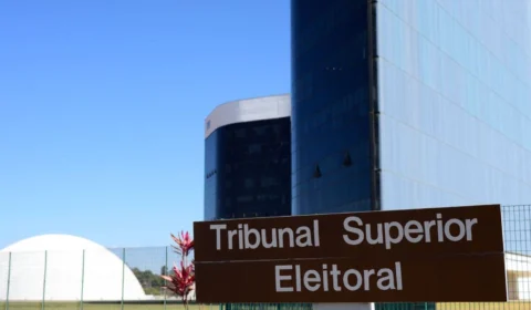 TSE recebe lista de 9,7 mil pessoas com contas irregulares