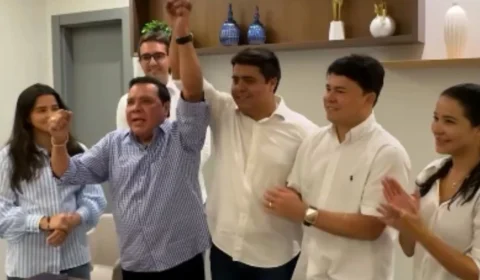 Em vídeo, Adail anuncia filho como vice e lamenta “atentado à democracia”