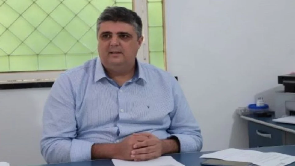 Prefeito de Bonfim (RR) fecha contrato milionário com empresa de aliado político