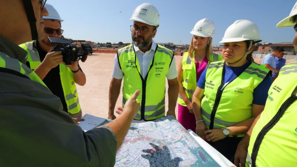 Wilson vistoria avanço das obras do primeiro conjunto habitacional da comunidade da Sharp