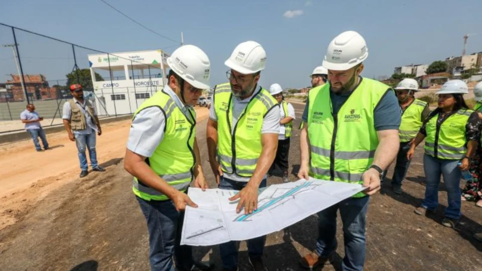 Wilson Lima acompanha fase final de obras na ligação viária das avenidas Silves e Maués