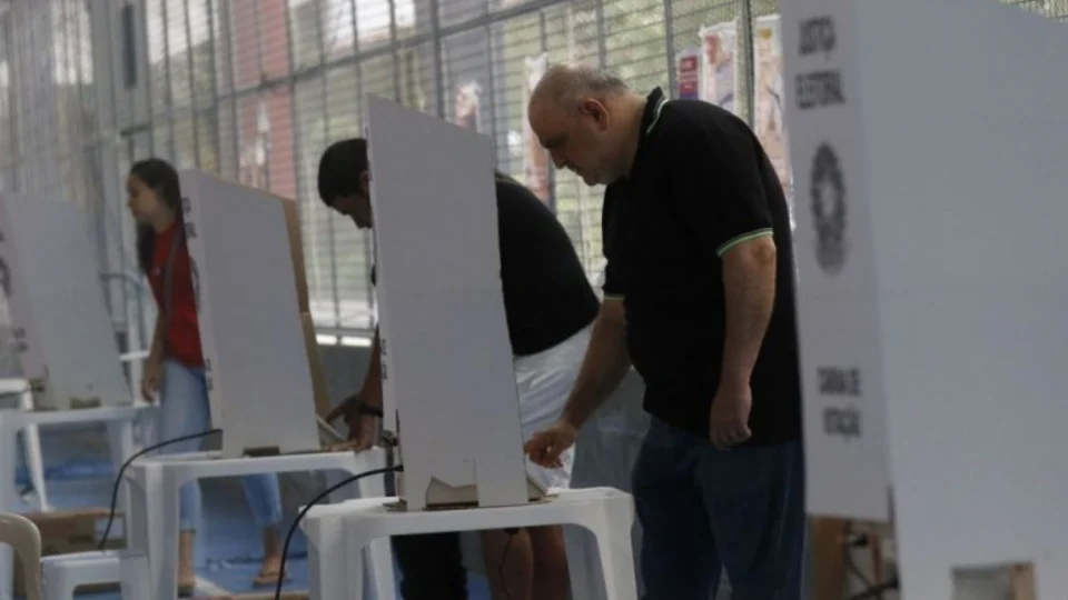 Eleições municipais contam com 83 deputados candidatos, incluindo 18 mulheres
