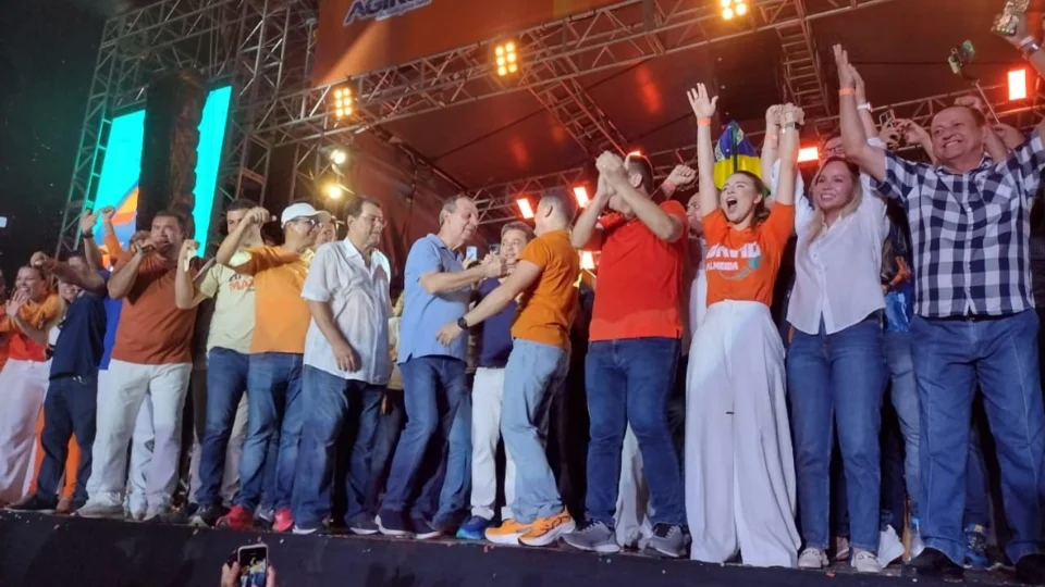 Com Omar e Braga como aliados, David lança candidatura para reeleição