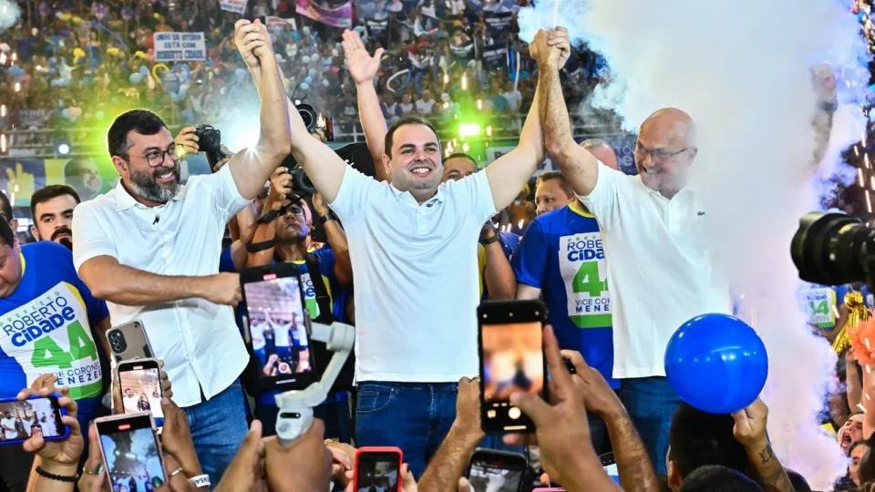 Roberto Cidade começa campanha com ‘adesivaço’ em cinco bairros de Manaus