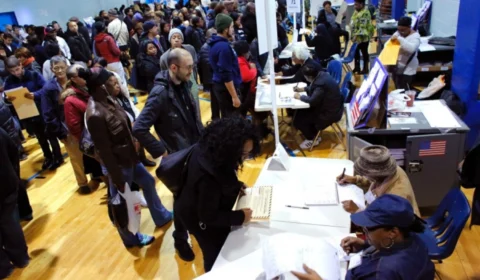 Votação presencial para eleição dos EUA começa em três estados