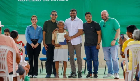 Wilson Lima entrega títulos definitivos e anuncia investimentos em Infraestrutura em Parintins