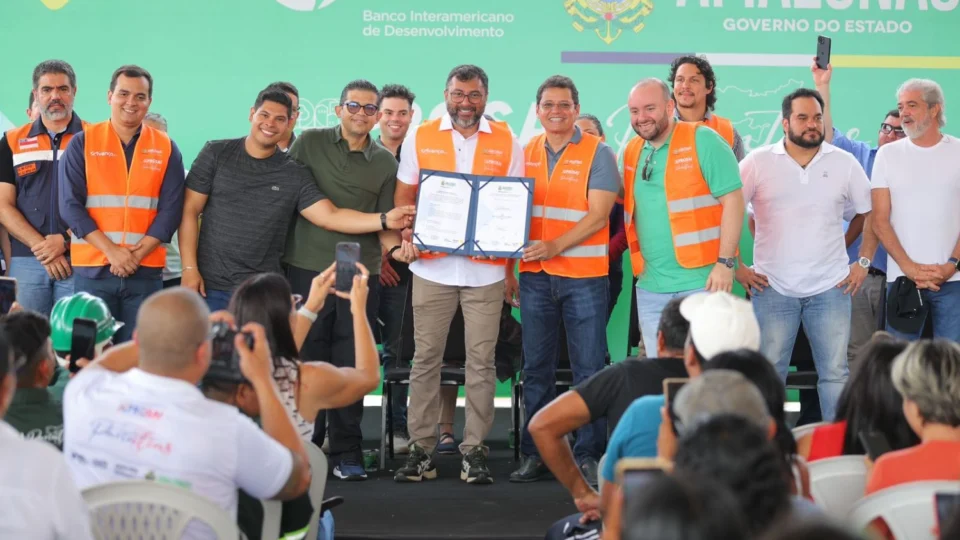 Wilson Lima assina ordem de serviço para início das obras do Prosai Parintins