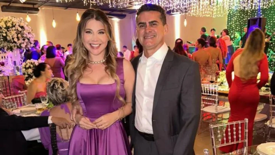 Prefeitura encerra contratos milionários com empresa ligada a pagamentos à noiva do David Almeida
