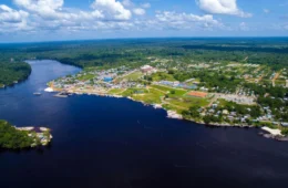 Candidatos distribuem combustível para carreatas e viram alvo do MPE em Santa Isabel do Rio Negro