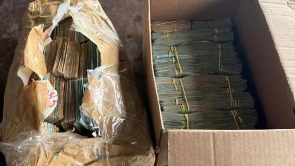 Compra de votos? PF apreende quase R$1 milhão em aeronave em Manaus