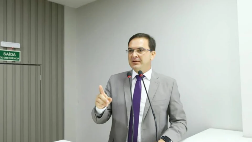 Matheus Assayag lidera índice de rejeição na disputa pela prefeitura de Parintins