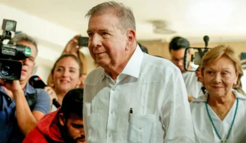 Edmundo González divulga carta ao MP justificando ausência e nega responsabilidade por atas eleitorais