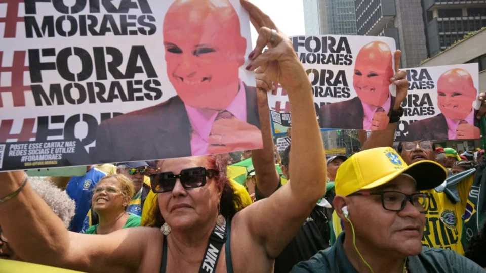 Manifestantes começam a se reunir em SP para ato contra STF e Alexandre de Moraes