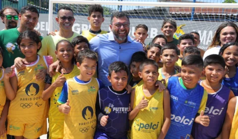 Wilson Lima entrega quadra revitalizada na comunidade Jesus Me Deu, zona norte de Manaus