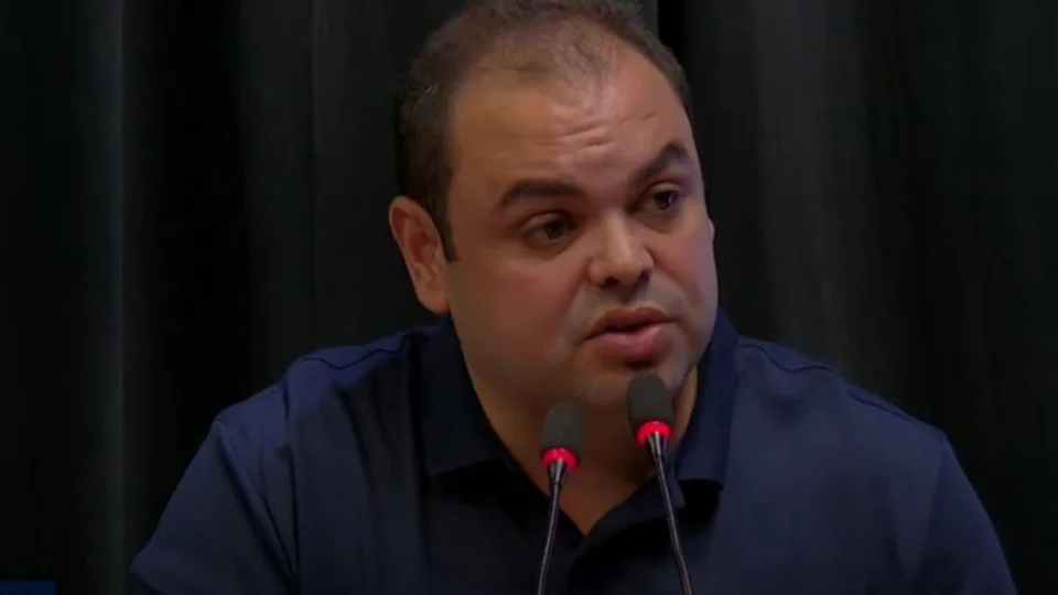 Vídeo: “Prefeito gosta de PIX, mas não entrega obras”, diz Roberto Cidade ao rebater David Almeida