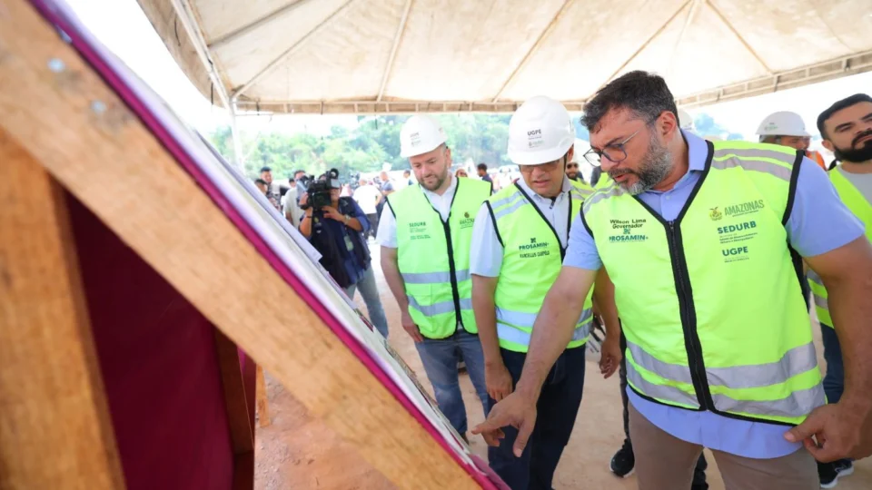 Wilson Lima realiza nova vistoria em obras do conjunto habitacional da Sharp