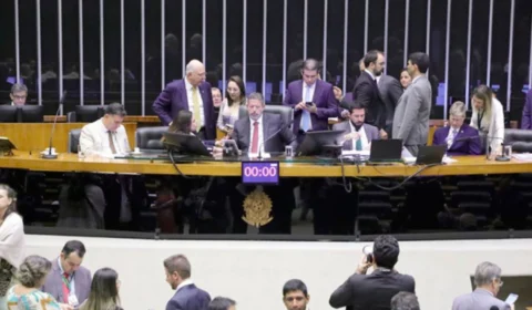 Câmara deve analisar nesta terça projeto que anistia golpistas do 8 de janeiro