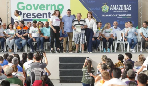 Wilson Lima entrega títulos definitivos de propriedade na 15ª edição do Governo Presente