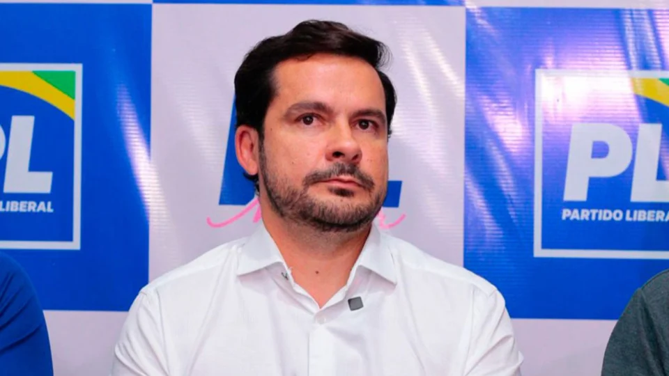 Alberto Neto acumula mais de 10 decisões do TRE-AM por infrações à lei eleitoral